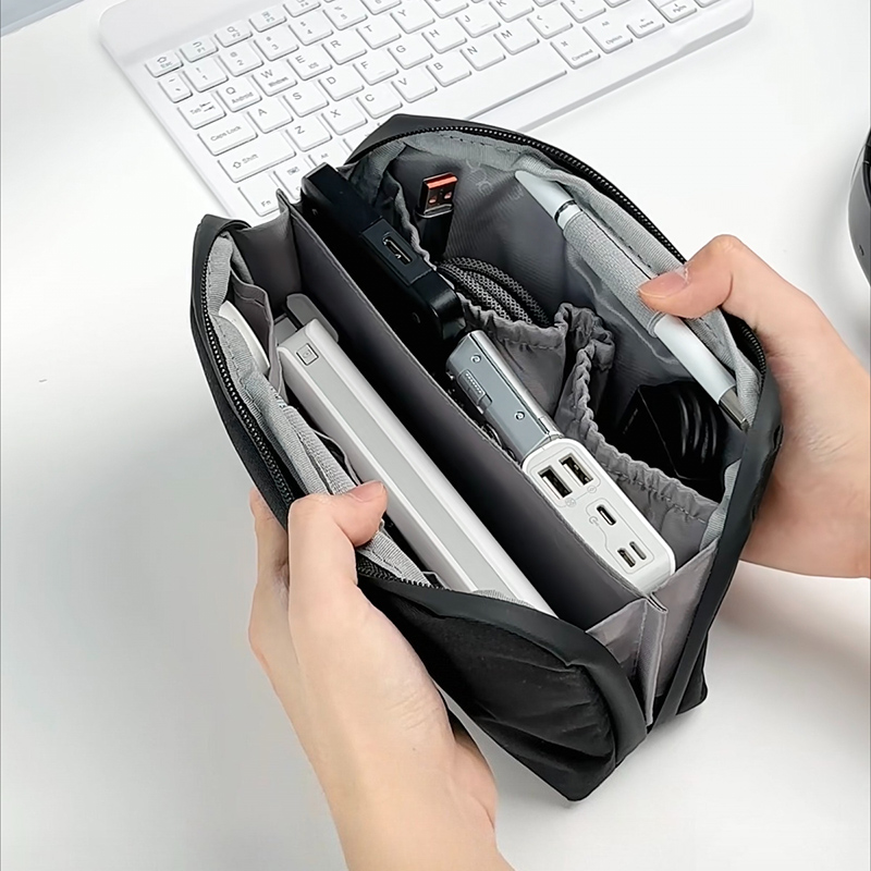 Tech Accessories Travel Organizer Pouch - Organizador de cables con forma de